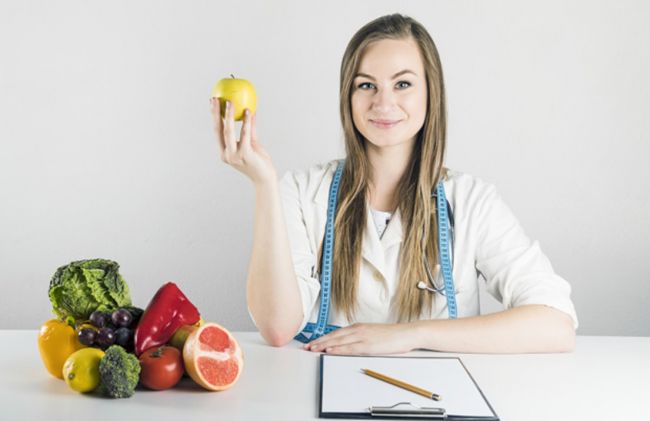 mujer-manzana-frutas-verduras